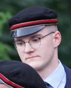 Porträtbild von Luis Rupprecht mit Burgkeller-Mütze